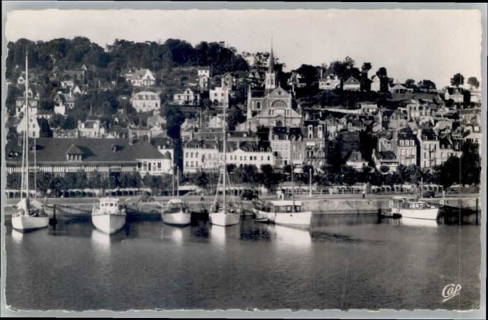 Deauville-sur-Mer Deauville Trouville Bassin Yachts