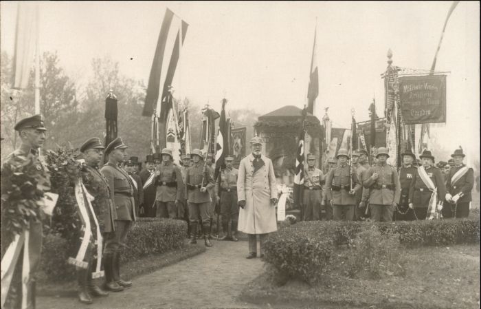 Dresden Militaer Artillerie Pioniere Fahne Soldaten