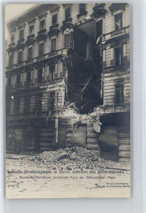 Berlin zerstoertes Haus Strausberger Platz