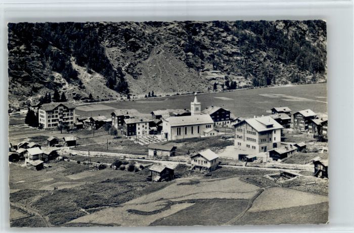 Taesch Kirche Schulhaus