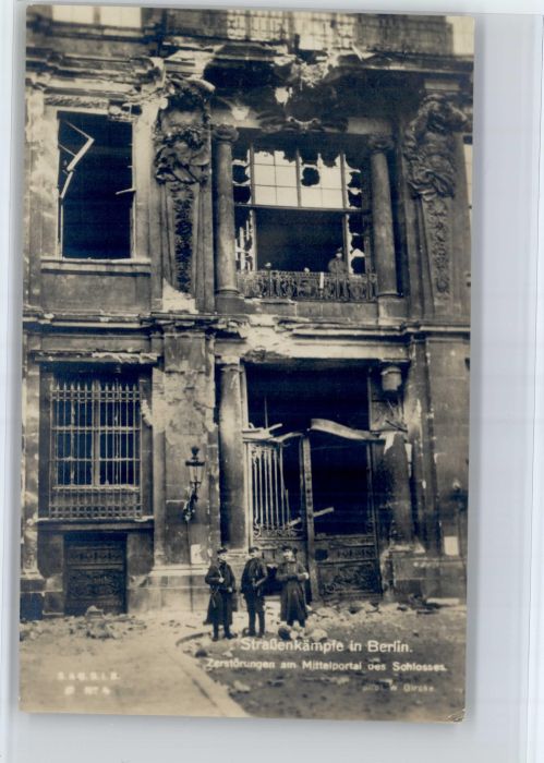 Berlin Schloss Mittelportal Zerstoerung