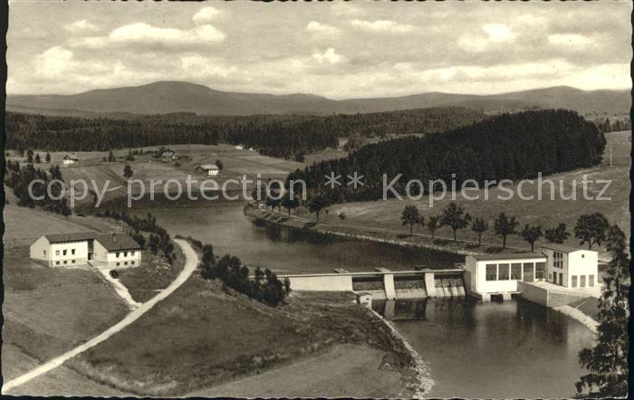 Regen Fliegeraufnahme See mit Stauwerk