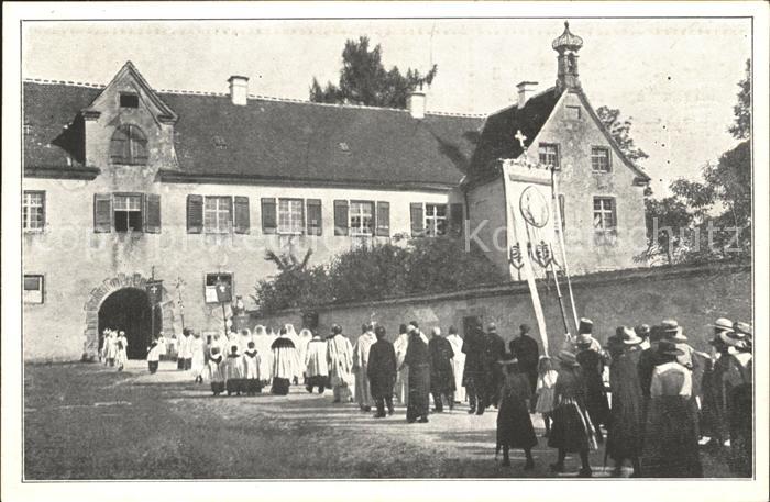 Birnau Cistercienserprobstei Prozession im Mauracher Schlosshof