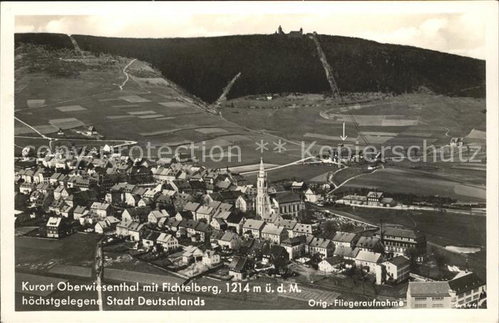 Oberwiesenthal Erzgebirge Gesamtansicht Kurort mit Fichtelberg Fliegeraufnahme