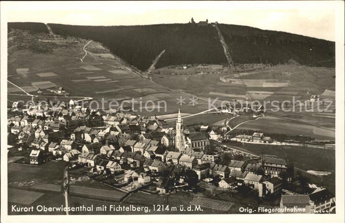 Oberwiesenthal Erzgebirge Gesamtansicht Kurort mit Fichtelberg Fliegeraufnahme