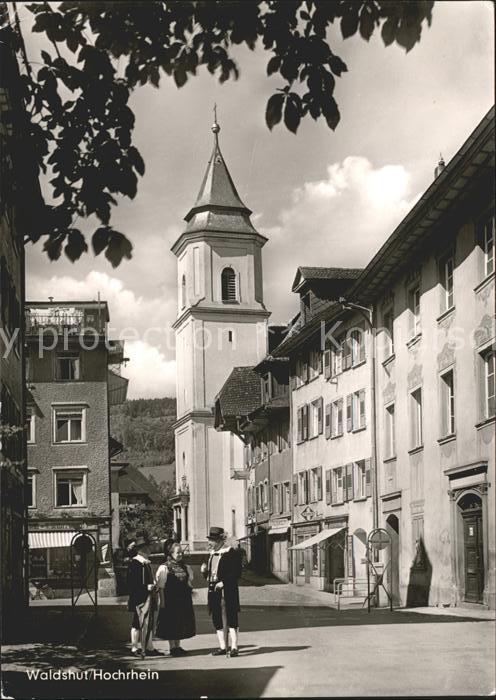 Waldshut Tiengen Rhein Partie an der Kirche Trachten