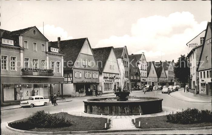 Steinheim Westfalen Marktplatz Autos Brunnen
