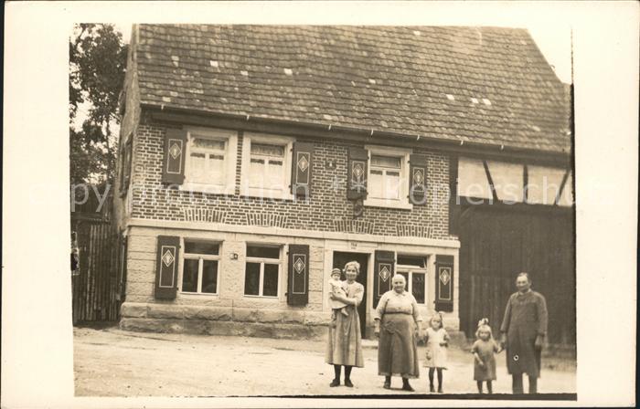 Gundelsheim Wuerttemberg Familie vor Wohnhaus