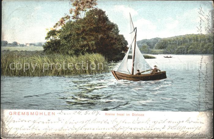 Malente-Gremsmuehlen Kleine Insel im Dieksee Schilf Segelboot