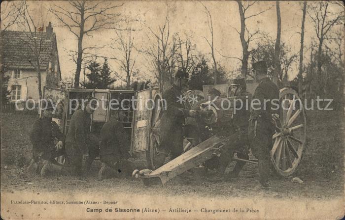 Sissonne Aisne Camp de Sissonne Artillerie Chargement