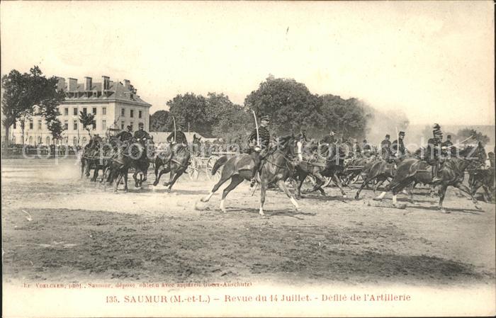 Saumur Revue du 14 Juillet Defile de l'Artille