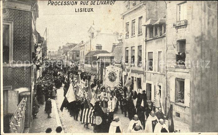 Lisieux Procession Rue de Livarot