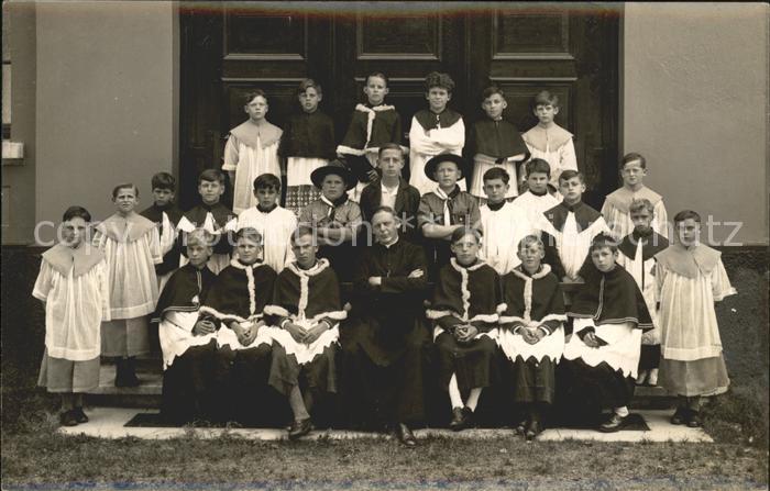 Dornach Elsass Gruppenfoto mit Ministranten
