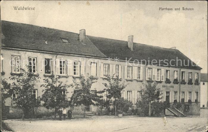 Waldwiese Pfarrhaus und Schulen