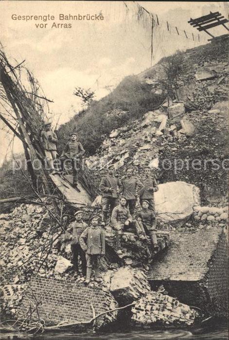 Arras Pas-de-Calais Gesprengte Bahnbruecke Soldaten