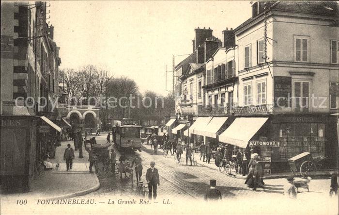 Fontainebleau Seine et Marne La grande Rue Tram