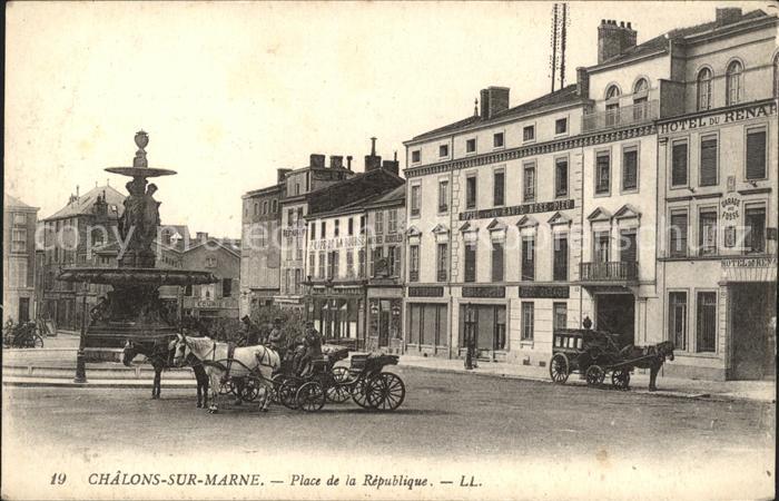 Chalons-en-Champagne Marne Place de la Republique Fontaine Pferdek