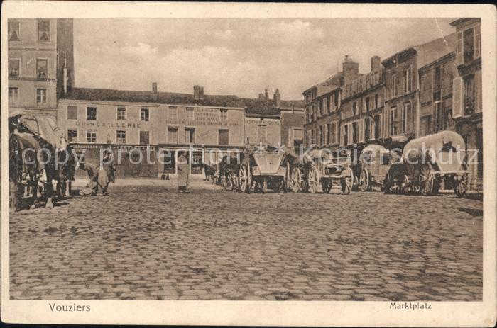 Vouziers Marktplatz Planwagen Kriegserinnerungsk