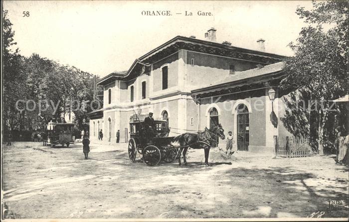 Orange Vaucluse La Gare Bahnhof Pferdekutsche