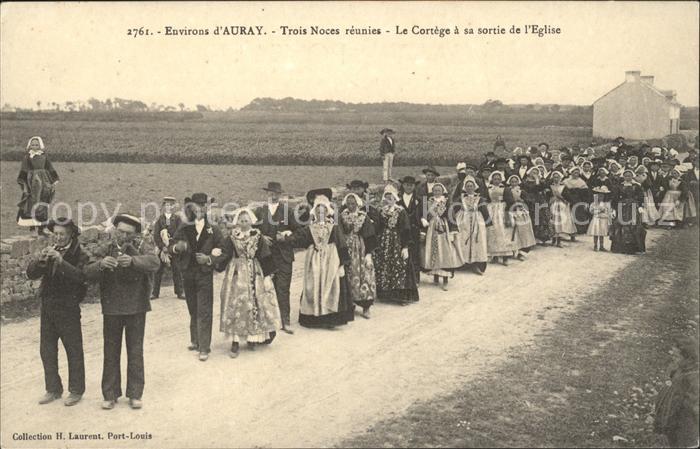 Auray Trois Noces reunies Le Cortege a sa sor