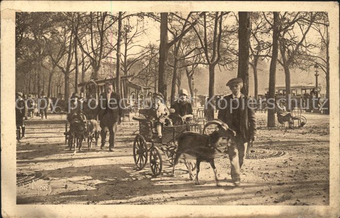 Paris Voitures aux chevres aux Champs Elysees
