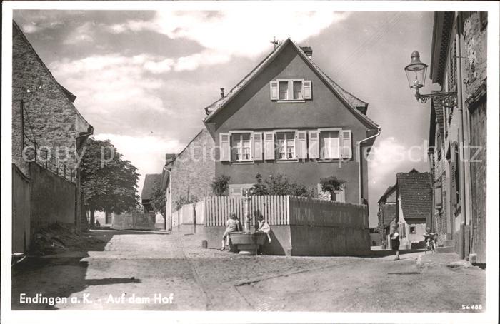 Endingen Kaiserstuhl Auf dem Hof Kinder am Brunnen