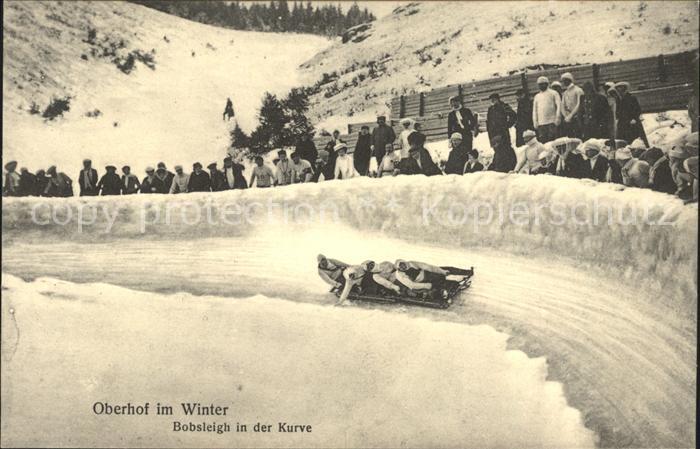 Oberhof Thueringen Bobsleigh in der Kurve