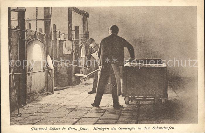 Jena Glaswerk Schott & Gen. Einlegen des Gemenges in den Schmelzofen