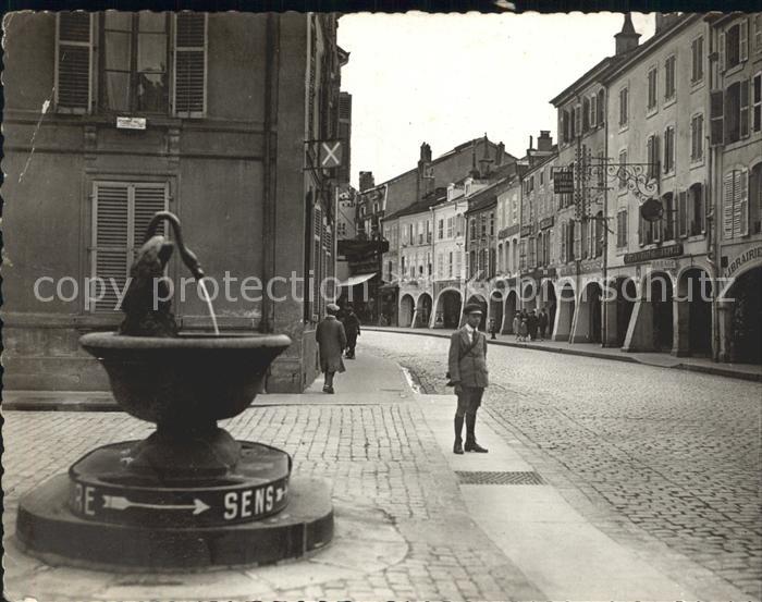 Remiremont Vosges La Fontaine du Cygne Arcades