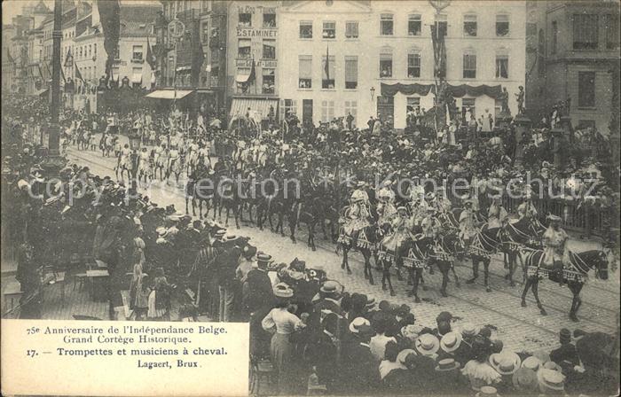 Bruxelles Bruessel Trompettes etmusiciens a cheval