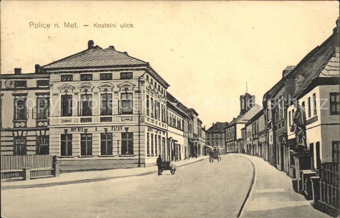 Police nad Metuji Kosteini ulice
