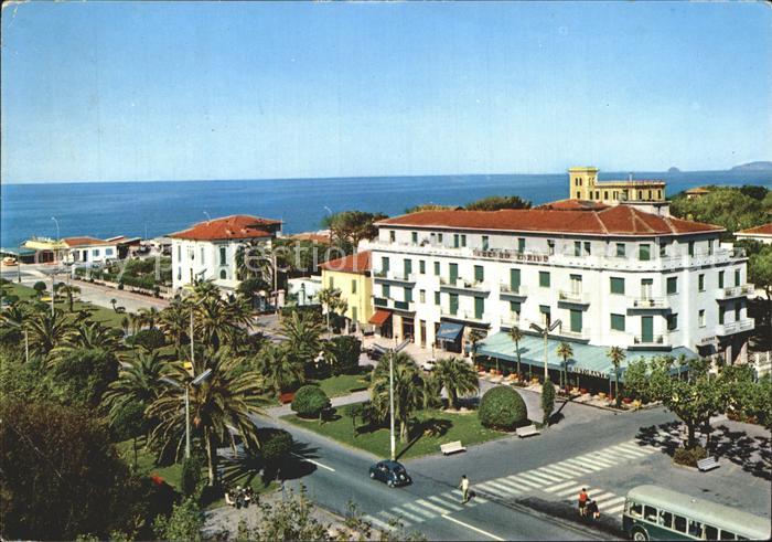 Marina di Massa Betti Platz und Gaerten