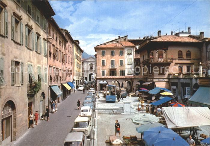 Riva del Garda Piazza delle Erbe Il mercato