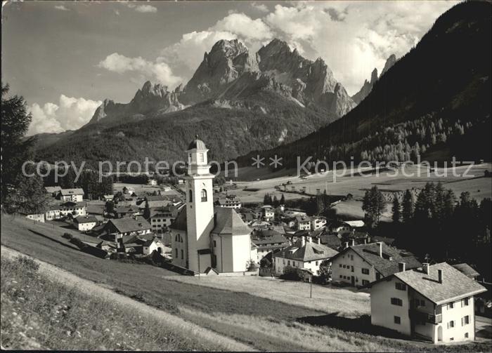 Sesto Sexten Suedtirol Ortsansicht mit Kirche Dolomiten