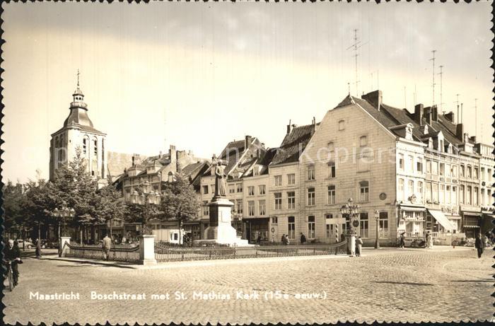 Maastricht Boschstraat met St Mathias Kerk Monument
