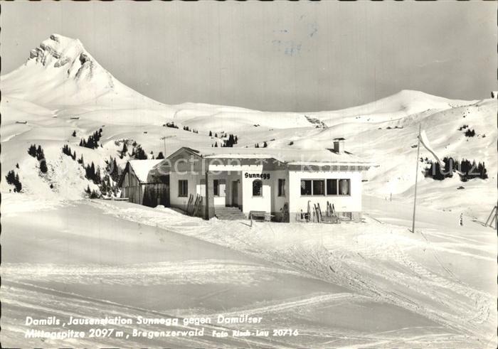 Damuels Vorarlberg Jausenstation Sunnegg gegen Damuelser Mittagsspitze Winterspo