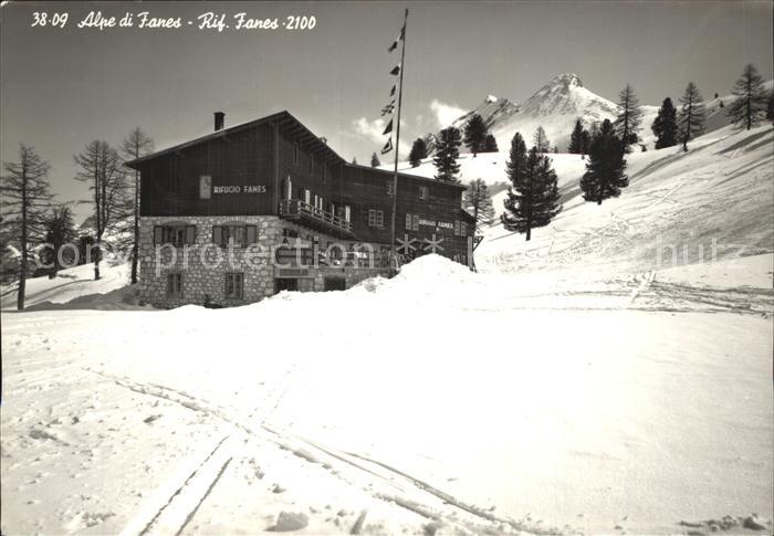 Rifugio Alpe di Fanes Fanes Almhütte Dolomiten Winterpanorama