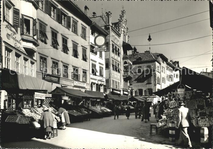 Bolzano Piazza delle Erbe Obstmarkt