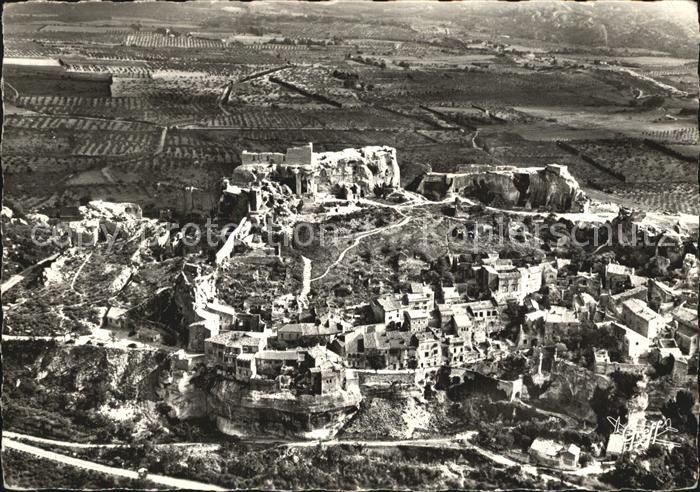 Les Baux-de-Provence Village et les ruines vue aerienne