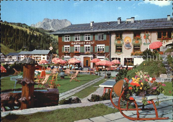 Lech Vorarlberg Gasthof Post Terrasse Schlitten Brunnen