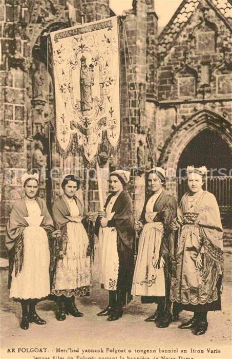 Le Folgoet Merched yaouank Folgoat o tougenn banniel an Itron Varia Jennes fille