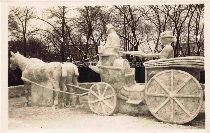 MueNCHEN Bayern Pferdekutsche Monument