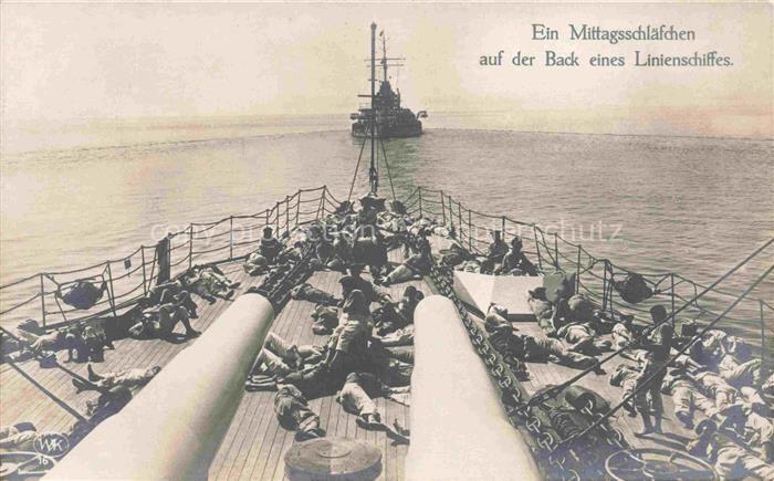 KIEL  CITY Ein Mittagsschlaefchen auf der Back eines Linienschiffes