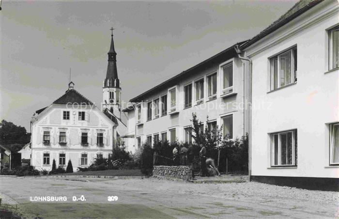 Lohnsburg Kobernausserwald Oberoesterreich AT Ortszentrum Blick zur Kirche