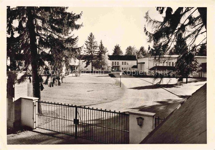 Gruenwald Muenchen Sportschule Blick vom Haupteingang
