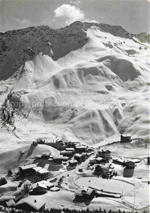 Inner-Arosa GR Panorama Skigelaende am Schafruecken Wintersportplatz Alpen