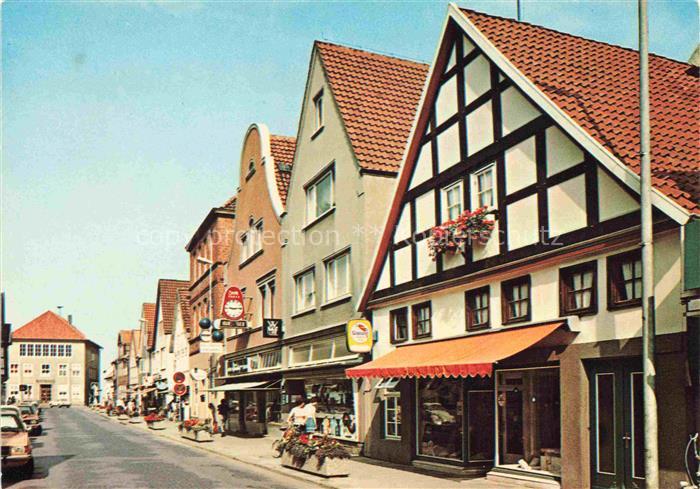 Obernkirchen Schaumburg Niedersachsen Friedrich Ebert Strasse mit Rathaus