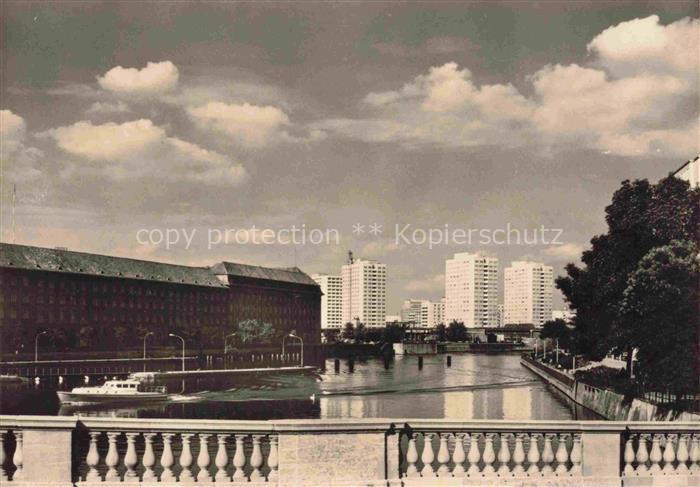 BERLIN  CITY Blick vom Maerkischen Ufer zu den Hochhaeusern an der Jannowitzbrue