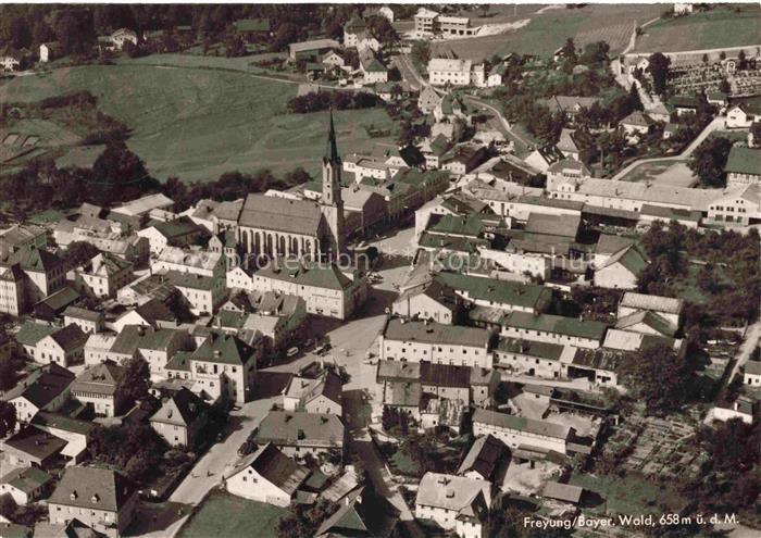 Freyung Freyung-Grafenau Bayern Stadtbild mit Kirche