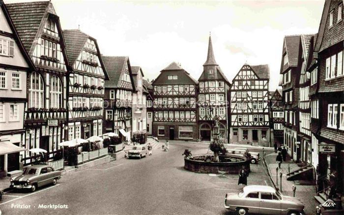 Fritzlar Marktplatz Altstadt Fachwerkhaeuser Brunnen